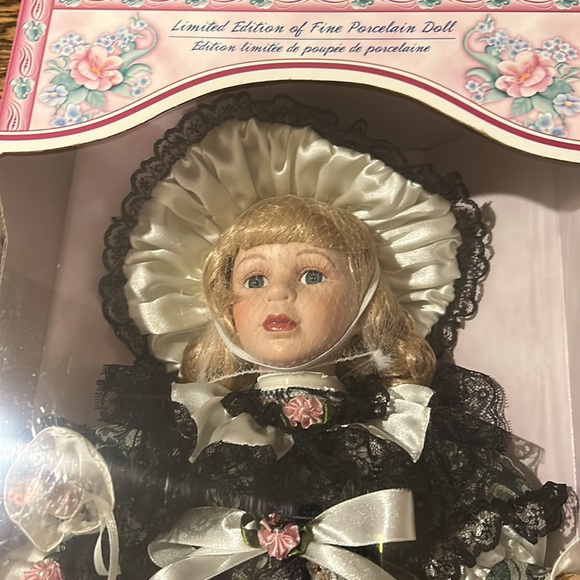 Sabrina Collection By Katrina Morandi 1998 Porcelain Doll - Picture 8 of 9